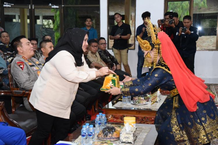 Bupati Kasmarni Hibahkan BMD Ke Polres Bengkalis
