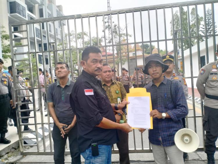 Aksi Demonstrasi di Kejati Riau, Ini Tuntutan Forum Mahasiswa Aktivis Peduli Riau