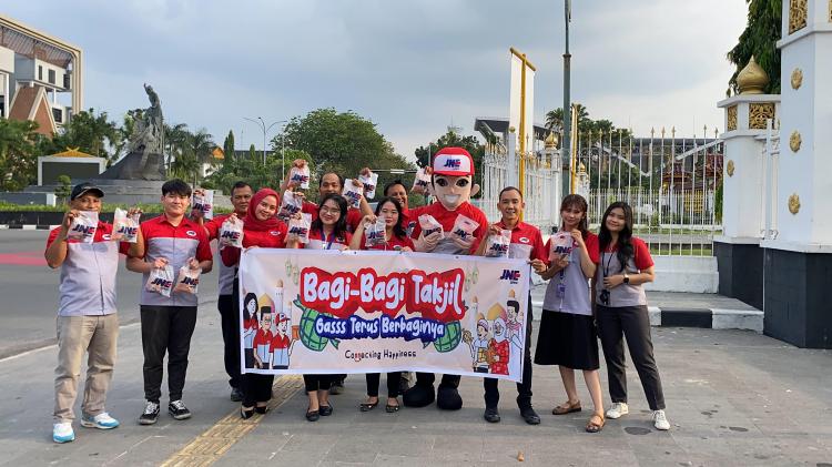 Pesona Pesenan Oleh oleh Nusantara, JNE Berbagi Keberkahan di Ramadan 2024
