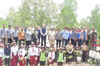 Bupati Kasmarni Dampingi Kunker Menteri LHK, Di Mangrove Education Center dan Arboretum Gambut