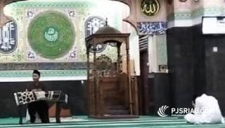 Siswa Pesantren Bequranic Ceramah Jumat Subuh di Masjid Nurul Huda, Ayu: Haru dan Bangga Kemampuan Dakwah Putranya