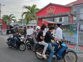 Gelar Pembagian Takjil ke Warga yang Melintas di Depan Lapas Bengkalis dan Buka Puasa Bersama