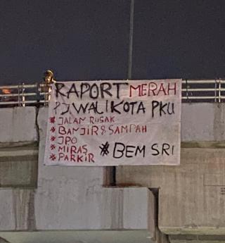 Permasalahan Tak Kunjung Selesai, BEM se-Riau Tebarkan Sepanduk Kritik Pemkot Pekanbaru 