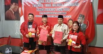 Endang Sukarelawan dan Lahmuddin Rambe Serahkan Formulir Bacalon Walikota dan Wakil Walikota  Pekanbaru di DPC PDI Perjuangan 