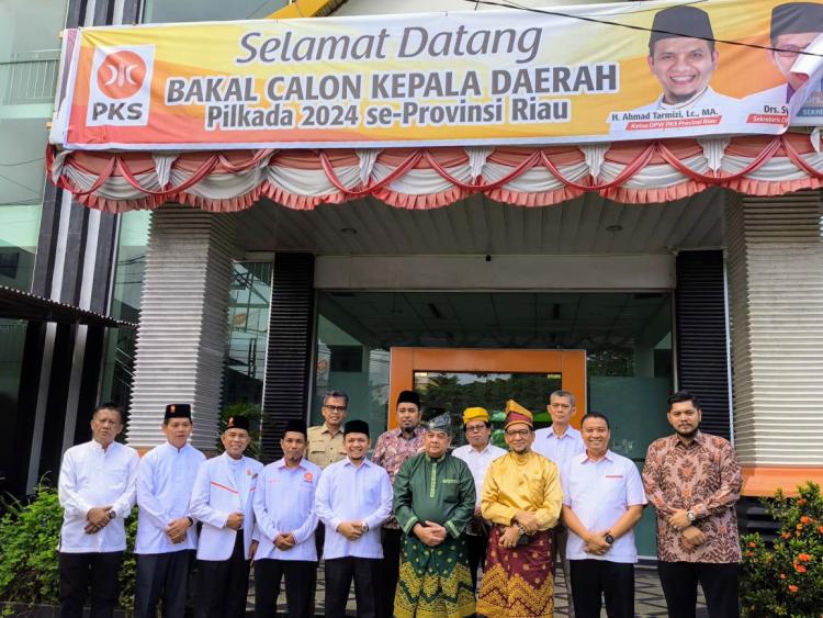Keren di DPW PKS Riau, Edy Natar Antar Formulir Balon Gubri dan Syofyan Siroj Ambil Formulir Balon Wagubri