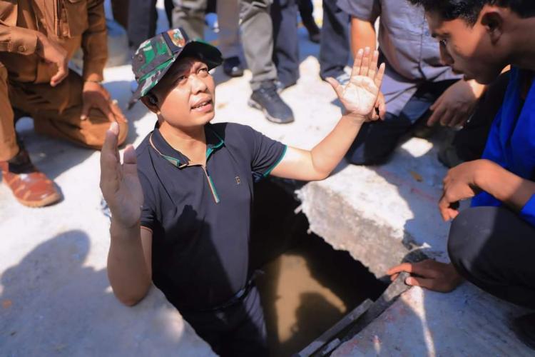 Spontan! Usai Apel Pencanangan Gerakan Cinta Pekanbaru, Sekdako Masuk Gorong - Gorong