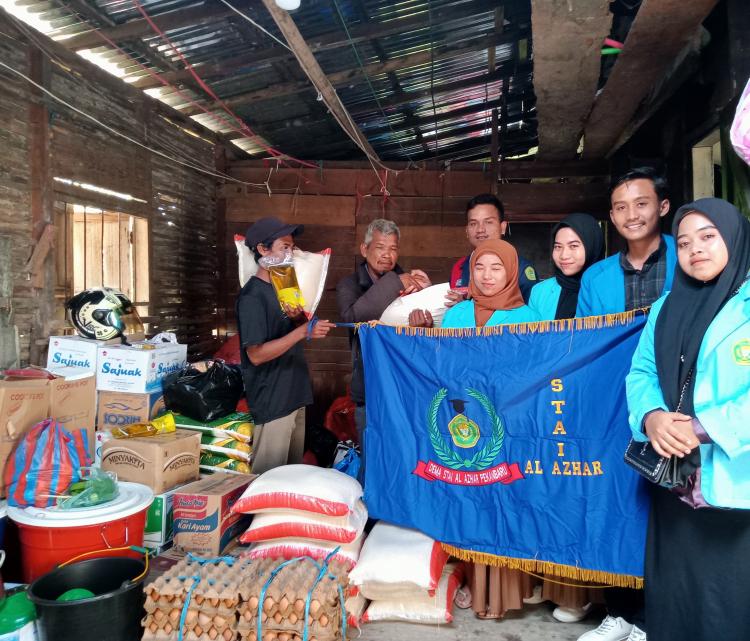 Peduli Bencana Banjir Bandang Agam - Sumatera Barat, Dema STAI Al Azhar Pekanbaru Salurkan Bansos