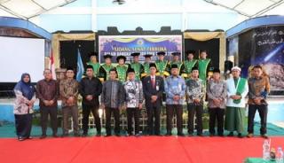 Acara Wisudawan/i STAI Duri Dihadiri Bupati Kasmarni