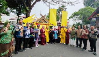 Kirab Budaya Sempena HUT Ke-44 Dekranasda Dihadiri Bupati Kasmarni