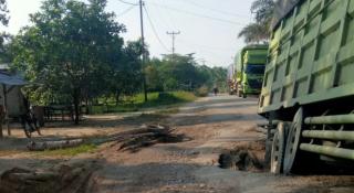 Jalan Lintas Teluk Kuantan Air Molek Inhu Hancur, Masyarakat  Harap Perhatian Serius Pemprov