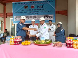 Syukuran Pembangunan Tongkang, PT BDP Laksanaan Peletakan Lunas Kapal Ditandai dengan Pengelasan Pertama