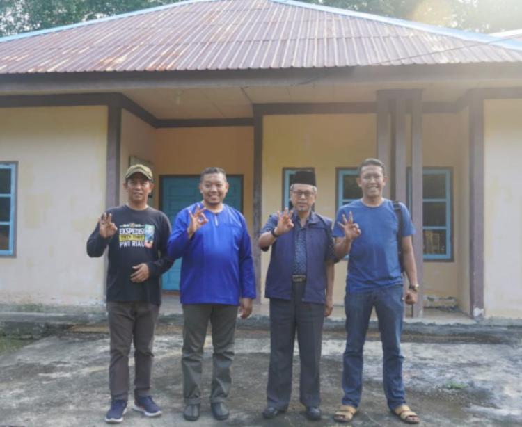Drs H Masrul Kasmi Didampingi Ketua DMDI Bengkalis Tinjau Kondisi Rumah Saudara Baru di Jangkang