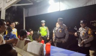 Patroli Dialogis Sinergitas TNI-POLRI, Polsek Tapung Hulu Pantau Situasi Kamtibmas di Malam Idul Adha