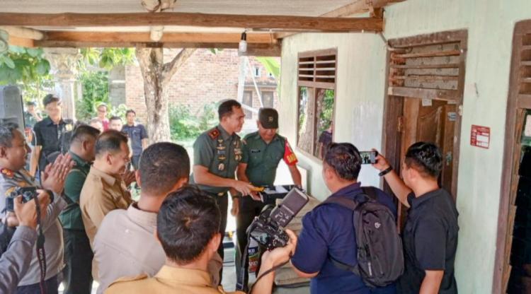 Korem 045 Garuda Jaya Bantu Warga Rambak dengan Program Renovasi Rumah