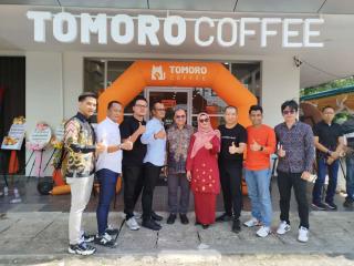 Erzaldi dan Melati Ciptakan Momen Tak Terlupakan di Tomoro Caffe Pangkalpinang