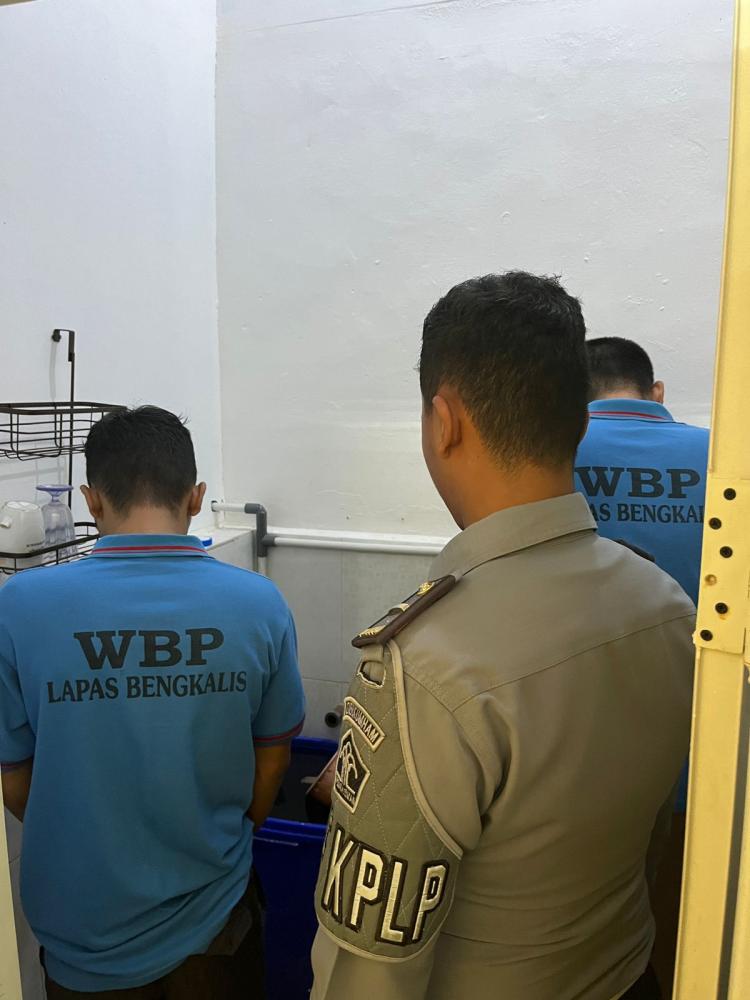 Wujud Keseriusan Dalam Upaya P4GN, Lapas Bengkalis Lakukan Tes Urine Secara Rutin Kepada  WBP