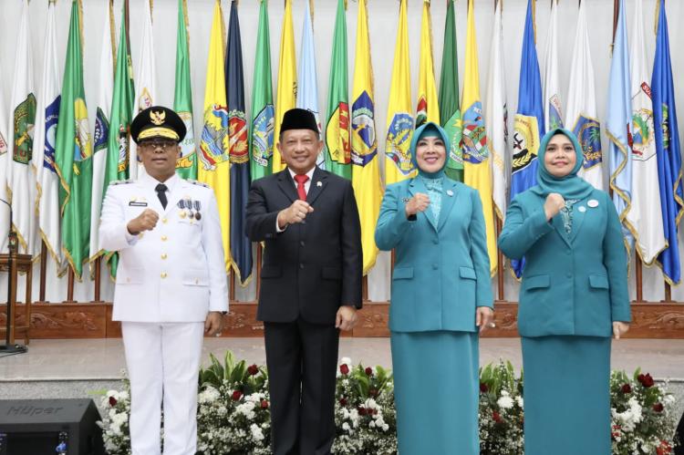 Lantik Pj Ketua TP PKK Riau, Tri Tito Karnavian Dorong Kerja Tim untuk Sukseskan Program PKK
