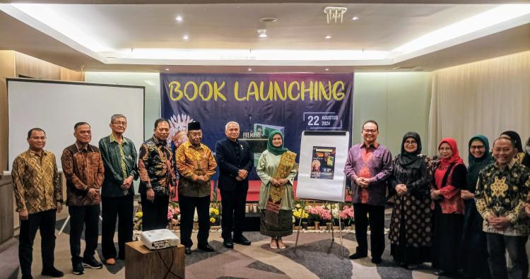 Dr Hidayati Launching Dua Buku Inovasi Pelayanan Publik dan Perkembangan Pendidikan