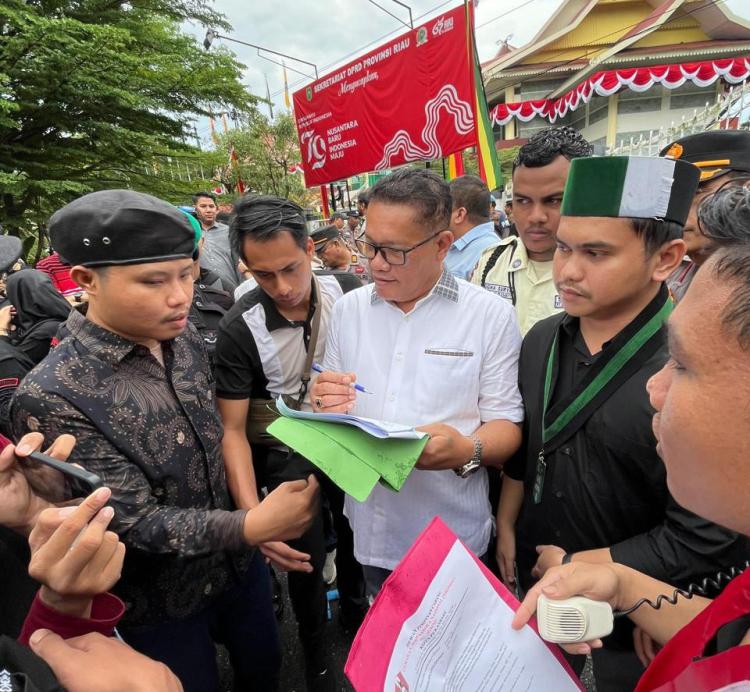 Kawal Putusan MK di Depan Kantor DPRD Provinsi Riau: Sikap HMI Cabang Pekanbaru