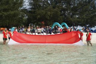 Sukses Laksanakan Pengibaran Bendera, PKN Mapala Bersama PKD Jabodetabeka Gelar Aksi Bersih-bersih Pantai dan Penanaman Mangrove