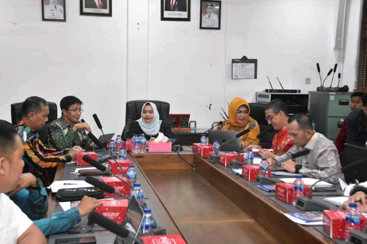 Berhasil Dapat Rapor Pendidikan Predikat Pratama BPMP, Bupati Kasmarni Apresiasi Kadisdik atas Program Prioritas Kemendikbudristek