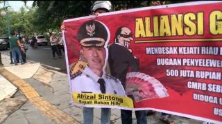 Kejati Riau Didemo, Diminta Usut Tuntas Dugaan Keterlibatan Korupsi Bupati Rohil Afrizal Sintong 