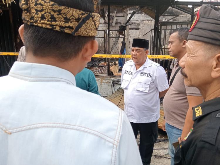 Sebelum Jadi Khatib Jumat dan Kampanye Dialogis di Sri Meranti, Calon Walikota Pekanbaru Nomor 4 Kunjungi Korban Kebakaran
