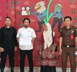 Viral di Media Sosial: "Save Ibu Supriyani", Guru SD Ditahan Polisi Setelah Menegur Siswa Nakal