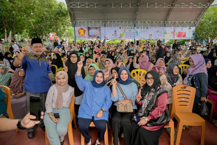 Kasmarni akan Kembali Lanjutkan Program Bansos di Periode Berikutnya