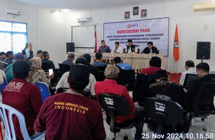 2378 Alat Praga Kampanye Pasangan Calon Bupati dan Wakil Bupati di Tertibkan Bawaslu Bengkalis