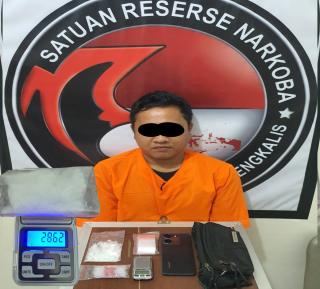 Satnarkoba Polres Bengkalis Ringkus AM Bandar Sabu Seberat 28,62 Gram di Desa Sebangar