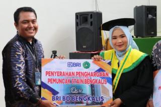Zuraini Ebi Dinobatkan Sebagai Wisudawan Pemuncak STAIN Bengkalis Tahun 2024