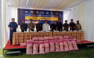 29 Ton Bawang Putih Hasil Penyelundupan di Musnahkan KPPBC TMP C Bengkalis