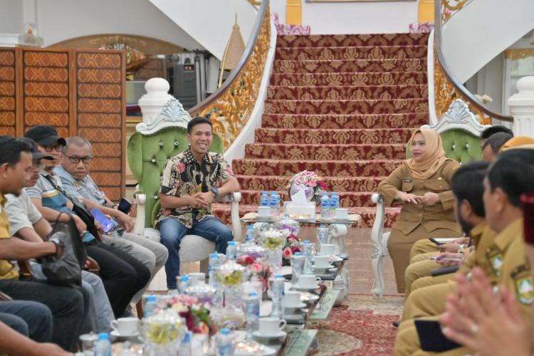 Bahas Pelantikan Pengurus Baru, Bupati Kasmarni Terima Audiensi PWI Bengkalis