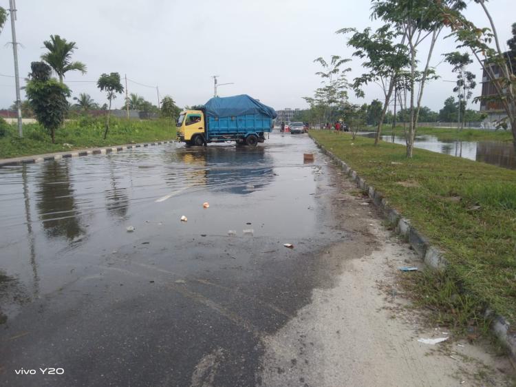 Jalan Sembilang Menuju Sudirman Banjir dan Berlubang, GMR: Harus Ada Solusi Pemerintah, PT PHR Harus Turut Bantu