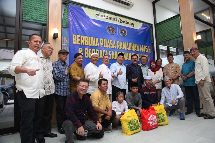 PWI Pusat dan IKWI Gelar Buka Puasa dan Santunan untuk Yatim Piatu