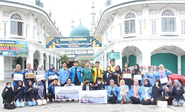 Bukti Nyata Peduli Korban Banjir, ISMEI Riau Gelar Aksi Sosial
