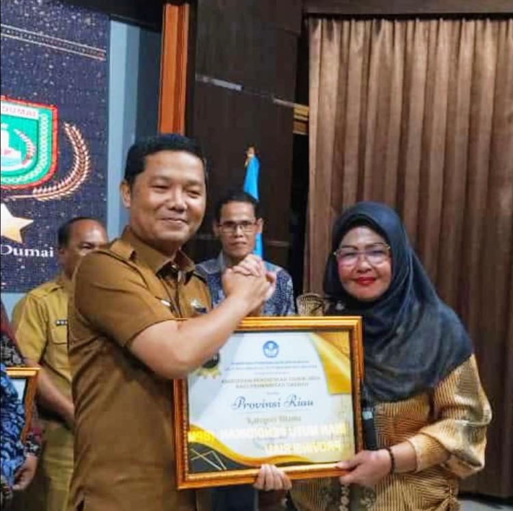Kelola PPDB 2024 Dengan Baik, Disdik Riau Raih 2 Anugrah Pendidikan Dari Kementrian