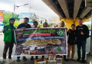 Komunitas Driver Online Pekanbaru dan Polda Riau Bersinergi Bantu Korban Banjir di Rumbai