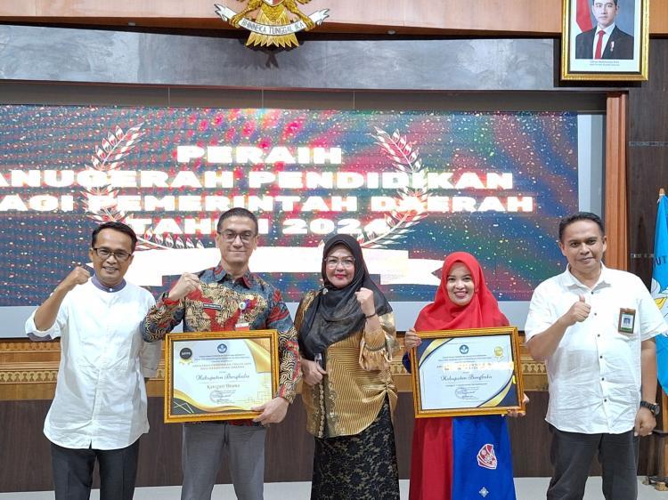 Anugrah Pendidikan Kategori Utama dan Transformasi Pembelajaran Diterima Kabupaten Bengkalis
