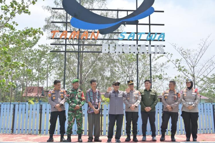 Saat Liburan Lebaran ke Pantai Selat Baru, Wabup Bengkalis Ajak Masyarakat Kunjungi Kebun Binatang