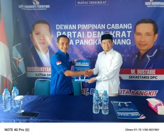 Langkah Awal Abah Kyai Kite: Ambil Formulir Cawako ke Partai Demokrat Pangkalpinang