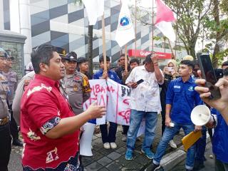 Diduga Operasional Merugikan Masyarakat, Ini Enam Tuntutan HIPEMAROHI Dihalaman Kantor SKK Migas Pekanbaru