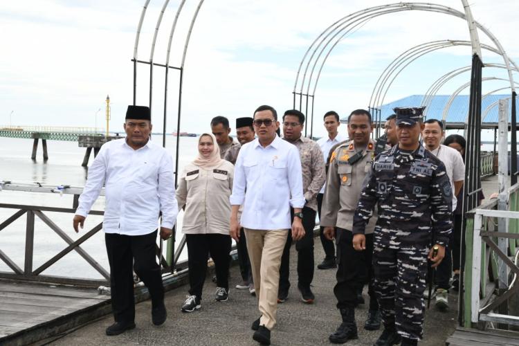 Kunjungan Menteri PPMI di Pelabuhan Internasional Dumai Dihadiri Bupati Bengkalis