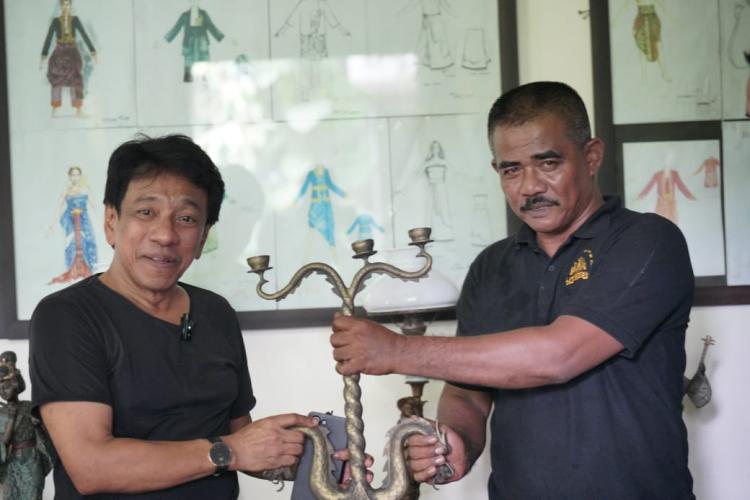 Bangkit Sanjaya: Musisi Rock Keturunan Keraton yang Hidupkan Tradisi dan Pemberdayaan Masyarakat