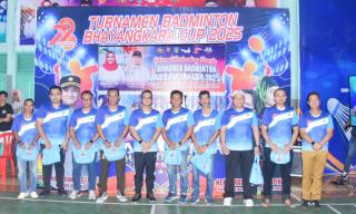 Kasmarni Harapkan Junjung Tinggi Sportivitas dan Kebersamaan dalam Turnamen Badminton Bhayangkara Cup 2025