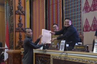 Rapat Paripurna Pengesahan Perubahan Propemperda Tahun 2025 DPRD Kabupaten Bengkalis Dihadiri Bupati Kasmarni