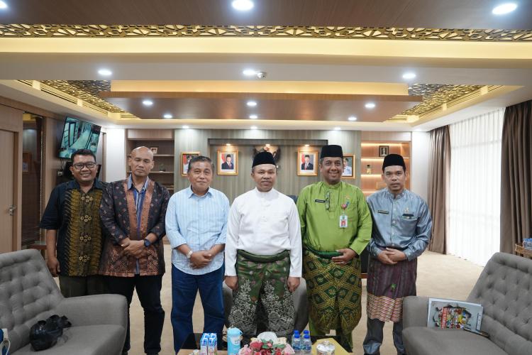 Gubernur Riau Mendukung Penuh AKMR Eksis Terus sampai jadi Institut Seni Melayu