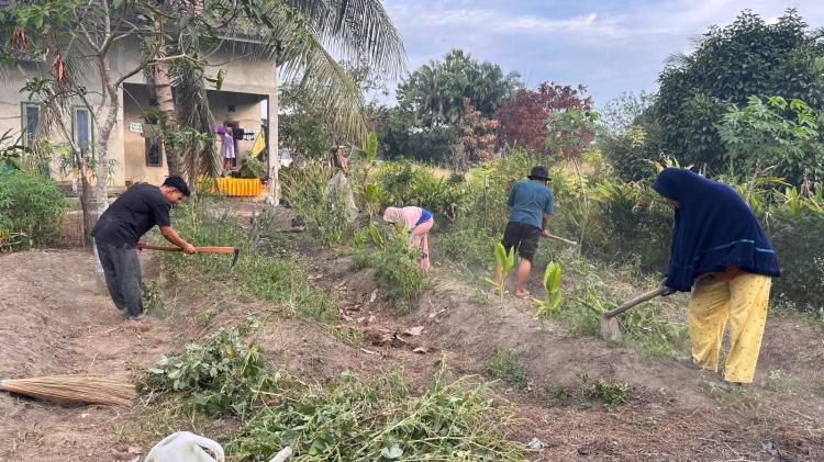 Semangat Mahasiswa UNRI Menyatu dengan Petani, KWT Bunda Ceria Jadi Ladang Ilmu