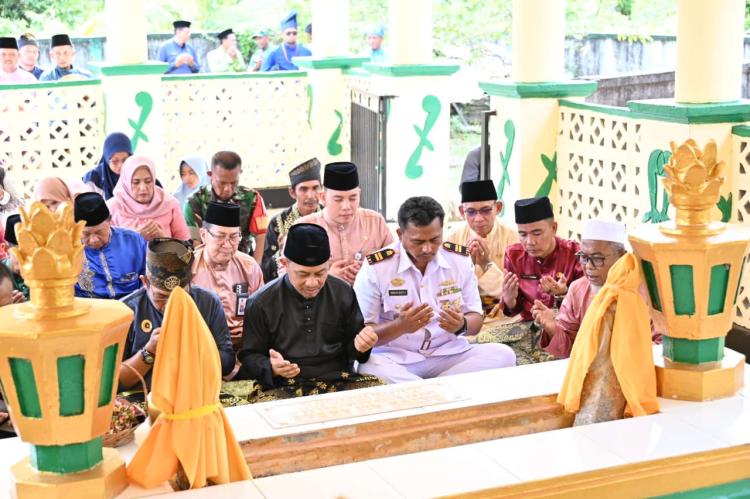 Bupati Bengkalis Ziarah Makam Datuk Laksamana IV, Serukan Semangat Kepahlawanan dan Pelestarian Warisan Sejarah
